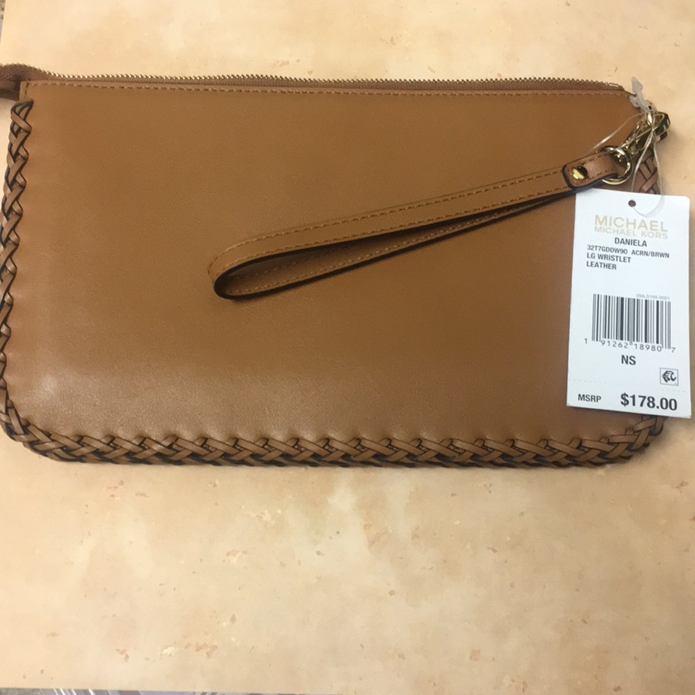 Micheal Kors || Daniela Leather Wristlet - Picture 8 of 8
